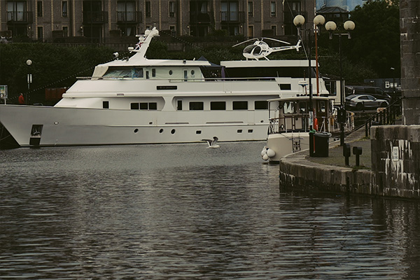 Picture of boat taken at 328mm Crop Zoom